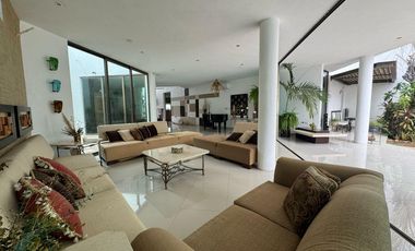 Amplia casa de 6 recámaras con alberca en venta en Benito Juarez Nte, Mérida