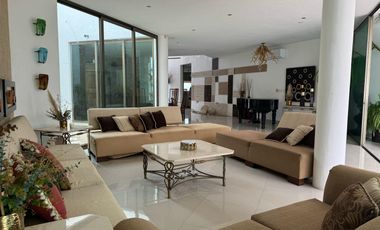 Amplia casa de 6 recámaras con alberca en venta en Benito Juarez Nte, Mérida