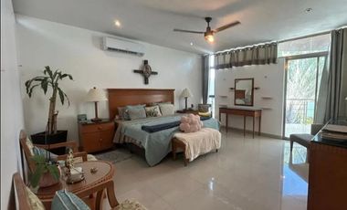 Amplia casa de 6 recámaras con alberca en venta en Benito Juarez Nte, Mérida