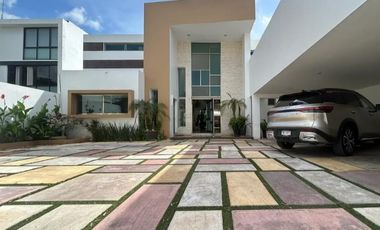 Amplia casa de 6 recámaras con alberca en venta en Benito Juarez Nte, Mérida