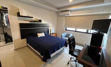 Costa de Oro Residencia con 4 recámaras cada una con baño, una en planta baja.