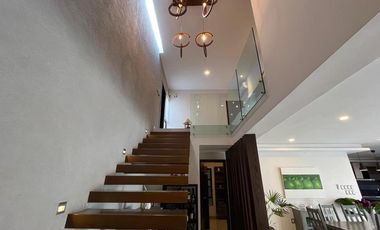 Costa de Oro Residencia con 4 recámaras cada una con baño, una en planta baja.