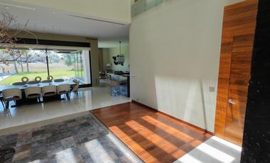 El Dorado Residencial y Marina, Residencia con canal de navegación.