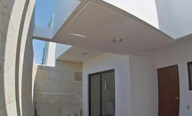 Fracc. JARDINES del SUR, CASA en VENTA de 3 recamaras, con jardín