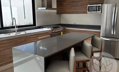 Venta de casa nueva en Metepec, 4 habitaciones, estacionamiento techado y amenidades