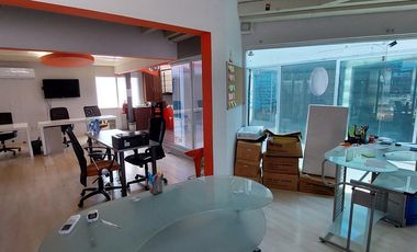 RENTA | Edificio de 336 m2 en 3 niveles, Arboledas del Parque, Qro.