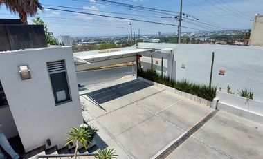 RENTA | Edificio de 336 m2 en 3 niveles, Arboledas del Parque, Qro.