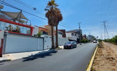 RENTA | Edificio de 336 m2 en 3 niveles, Arboledas del Parque, Qro.