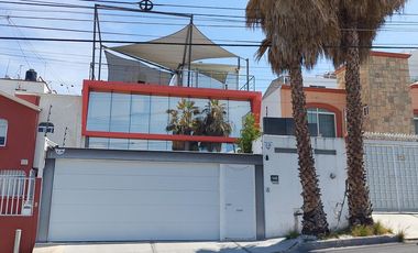 RENTA | Edificio de 336 m2 en 3 niveles, Arboledas del Parque, Qro.
