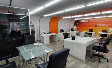 RENTA | Edificio de 336 m2 en 3 niveles, Arboledas del Parque, Qro.