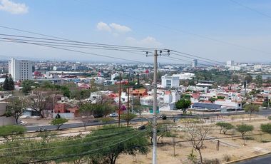 RENTA | Edificio de 336 m2 en 3 niveles, Arboledas del Parque, Qro.