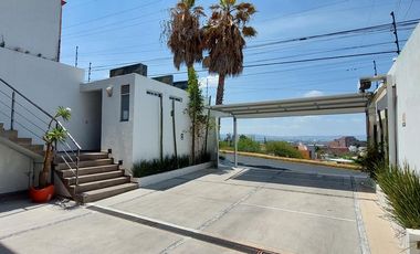 RENTA | Edificio de 336 m2 en 3 niveles, Arboledas del Parque, Qro.