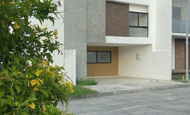 Casa con 3 recámaras y 160 m2 de terreno en venta, Lomas del Dorado en Boca del Rio
