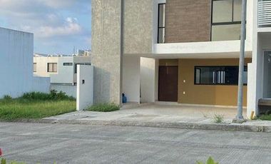 Casa con 3 recámaras y 160 m2 de terreno en venta, Lomas del Dorado en Boca del Rio