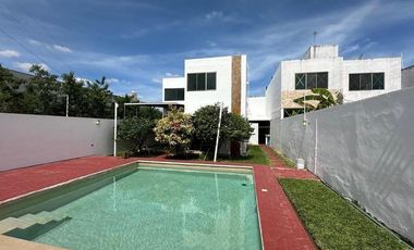Casa equipada en venta dentro de privada en Cholul