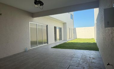 Casa en VENTA con jardin y sala de TV, Fracc. Las Palmas Green
