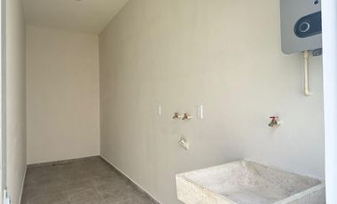 Casa en VENTA con jardin y sala de TV, Fracc. Las Palmas Green