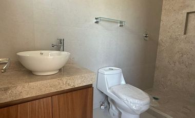 Casa en VENTA con jardin y sala de TV, Fracc. Las Palmas Green