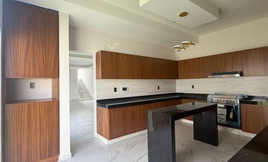 Casa en VENTA con jardin y sala de TV, Fracc. Las Palmas Green