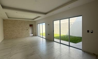 Casa en VENTA con jardin y sala de TV, Fracc. Las Palmas Green