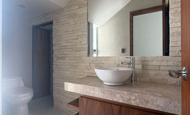 Casa en VENTA con jardin y sala de TV, Fracc. Las Palmas Green