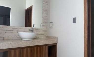 Casa en VENTA con jardin y sala de TV, Fracc. Las Palmas Green