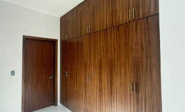 Casa en VENTA con jardin y sala de TV, Fracc. Las Palmas Green