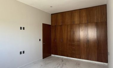 Casa en VENTA con jardin y sala de TV, Fracc. Las Palmas Green