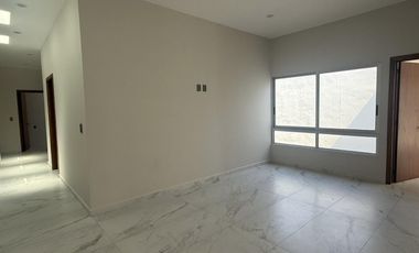 Casa en VENTA con jardin y sala de TV, Fracc. Las Palmas Green