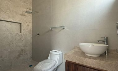 Casa en VENTA con jardin y sala de TV, Fracc. Las Palmas Green