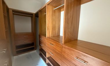 Casa en VENTA con jardin y sala de TV, Fracc. Las Palmas Green