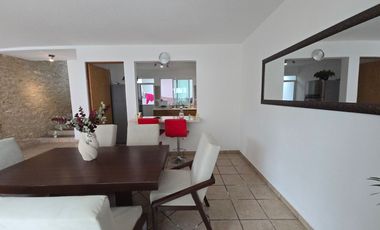 Casa en VENTA a 1.5 km de AV. UNIVERSIDAD, Cuernavaca Morelos.