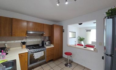 Casa en VENTA a 1.5 km de AV. UNIVERSIDAD, Cuernavaca Morelos.