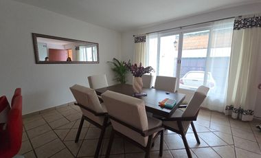 Casa en VENTA a 1.5 km de AV. UNIVERSIDAD, Cuernavaca Morelos.