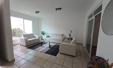 Casa en VENTA a 1.5 km de AV. UNIVERSIDAD, Cuernavaca Morelos.