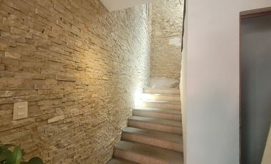 Casa en VENTA a 1.5 km de AV. UNIVERSIDAD, Cuernavaca Morelos.