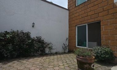 Casa en VENTA a 1.5 km de AV. UNIVERSIDAD, Cuernavaca Morelos.