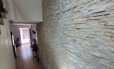 Casa en VENTA a 1.5 km de AV. UNIVERSIDAD, Cuernavaca Morelos.