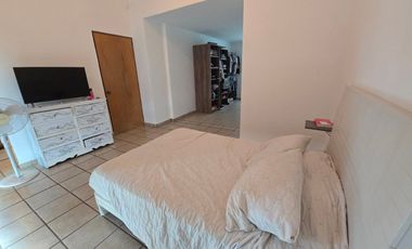 Casa en VENTA a 1.5 km de AV. UNIVERSIDAD, Cuernavaca Morelos.