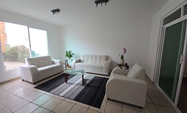Casa en VENTA a 1.5 km de AV. UNIVERSIDAD, Cuernavaca Morelos.