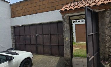 Casa en VENTA a 1.5 km de AV. UNIVERSIDAD, Cuernavaca Morelos.
