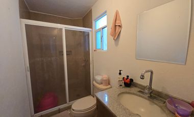 Casa en VENTA a 1.5 km de AV. UNIVERSIDAD, Cuernavaca Morelos.