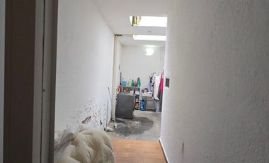 Casa en VENTA a 1.5 km de AV. UNIVERSIDAD, Cuernavaca Morelos.