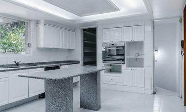 Casa en Venta en condominio en Bosques de las Lomas