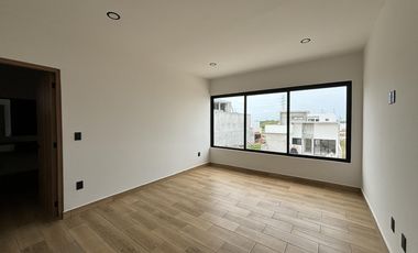 LOMAS DEL DORADO, Casa en VENTA con amplio jardin, estancia de TV y 3 recamaras con baño