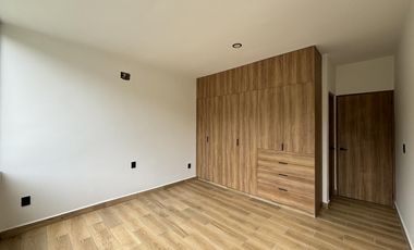 LOMAS DEL DORADO, Casa en VENTA con amplio jardin, estancia de TV y 3 recamaras con baño