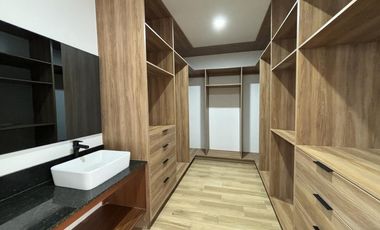 LOMAS DEL DORADO, Casa en VENTA con amplio jardin, estancia de TV y 3 recamaras con baño