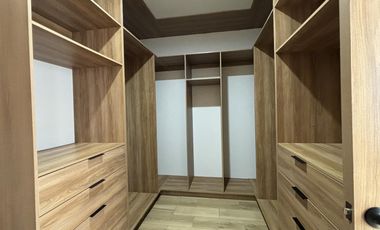 LOMAS DEL DORADO, Casa en VENTA con recamara en planta baja y 3 en planta alta, jardin y estancia de TV