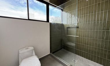 LOMAS DEL DORADO, Casa en VENTA con recamara en planta baja y 3 en planta alta, jardin y estancia de TV