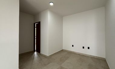 LOMAS DEL DORADO, Casa en VENTA con recamara en planta baja y 3 en planta alta, jardin y estancia de TV